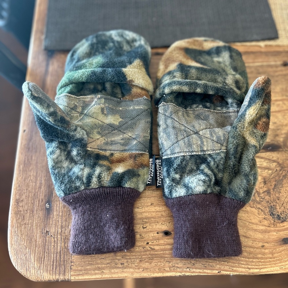 ***FREE*** 3M Thinsulate Camouflage Fleece Mittens